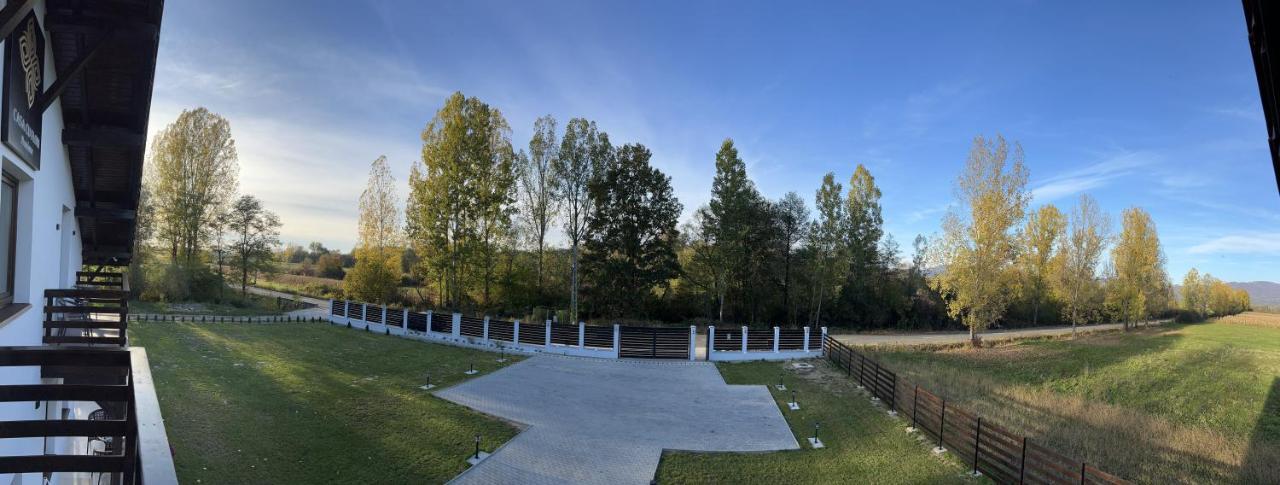 Casa Cu Flori Maramures Бая-Маре Экстерьер фото